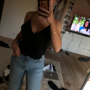 Linne med smala band - Festlig top med tunna band och fin ryg från Zara