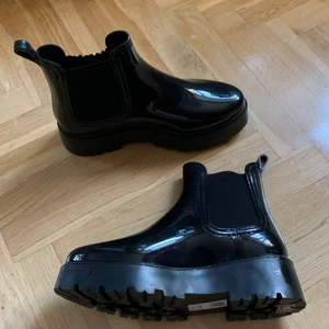 Boots / stövlar - Används endast 1 gång så är i väldigt bra skick! Kan mötas upp/leveras inom Jönköping. Annars skickar jag på posten :)