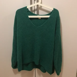 Tröja - En oversized stickad tröja ifrån hm💕jättemysig att dra över sig när det blir kallt🥰