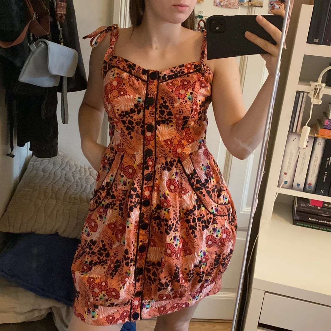 Sommarklänning med blommmönster 