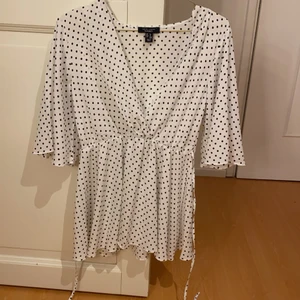 Blus  - Oanvänd blus i storlek 36. Hämtas upp i Bergsåker 