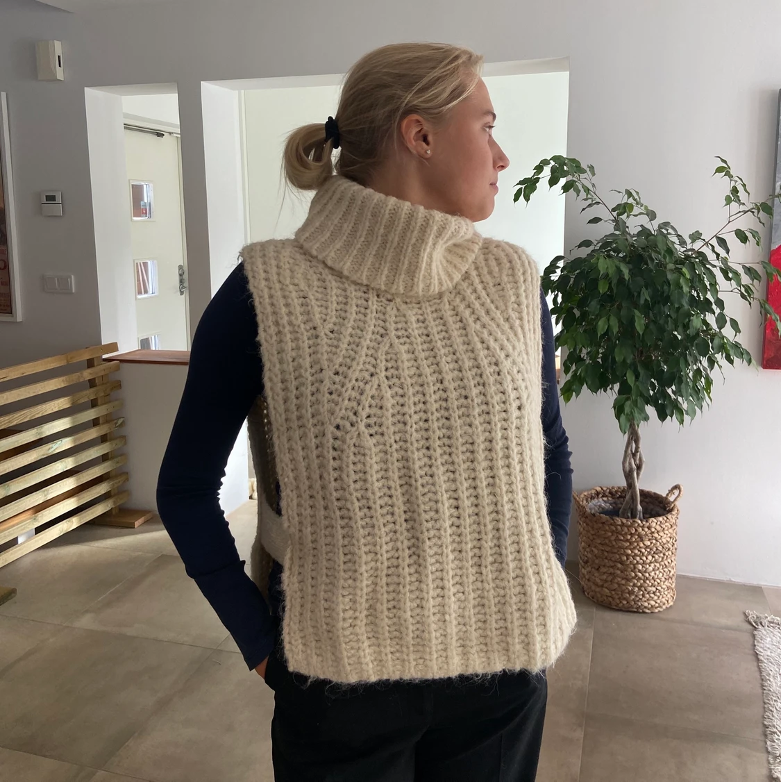 Öppen stickad väst