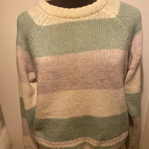 Randig tröja - Vintage randig tröja i pastell färger. Storlek S.