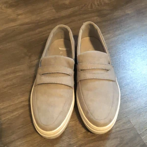 Skor storlek 37 - Skor