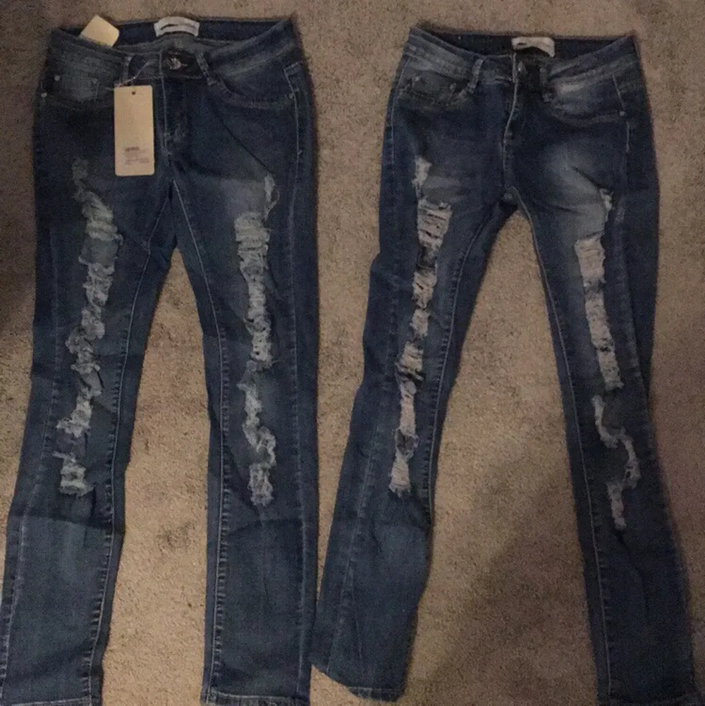 200kr/styck. Vänster storlek M höger storlek S. . Jeans & Byxor.