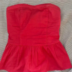 Snygg röd koresett❤️ - Säljer denna skitsnygga korsett som är använd 1 gång❤️ Den är i strl XS❤️❤️❤️