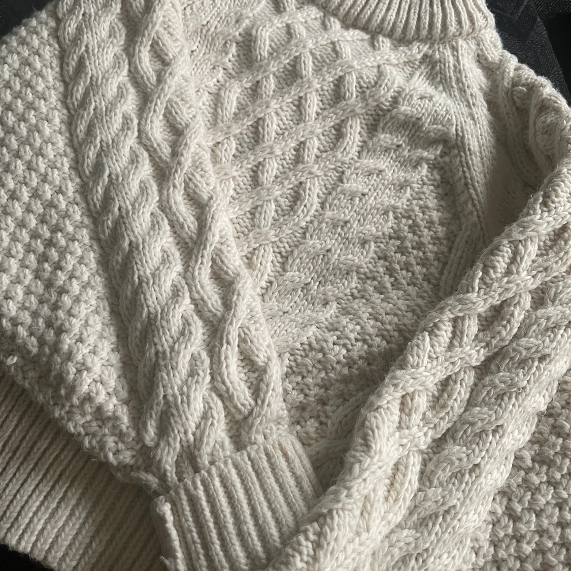 Fin vit stickad tröja