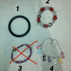 Armband - Säljer 4 olika armband. Alla är i olika material trä, kedja, fina pärlor. Du som köpare kan ge förslag på vad du är vilig att beta för armbanden, och så kommer vi fram till ett rimligt pris. För mer info eller bilder dm mig✨✨ ❗️armband 3 är såld❗️