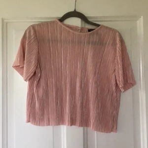Croptop storlek M - Croptop storlek M. Aldrig använd.