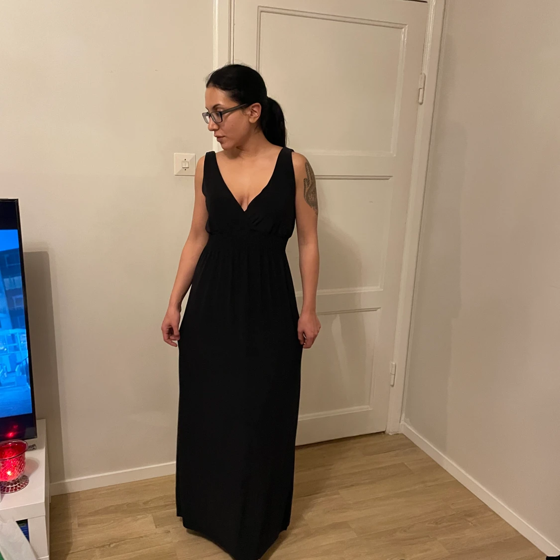 Lång svart klänning