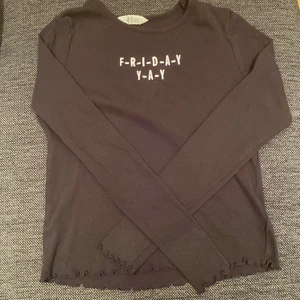 Långärmad svart tröja - En fin tröja, bra skick, skönt material som inte kliar. 🌸💓