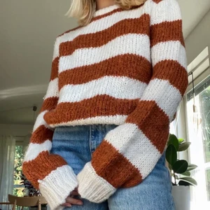 Stickad tröja från chiquelle - Jättefin stickad tröja från chiquelle som inte har några defekter alls, sitter inte tajt och skulle säga att den passar xs-m