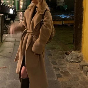 Kappa - Kappa i camel färg, skitsnygg aldrig använd typ. Från HM, nypris 1800