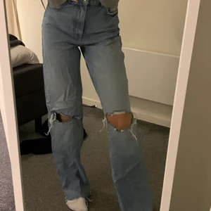 Zara jeans  - Säljer mina super fina zara jeans, i storlek 36. Säljer pga kommer inte till använding💕
