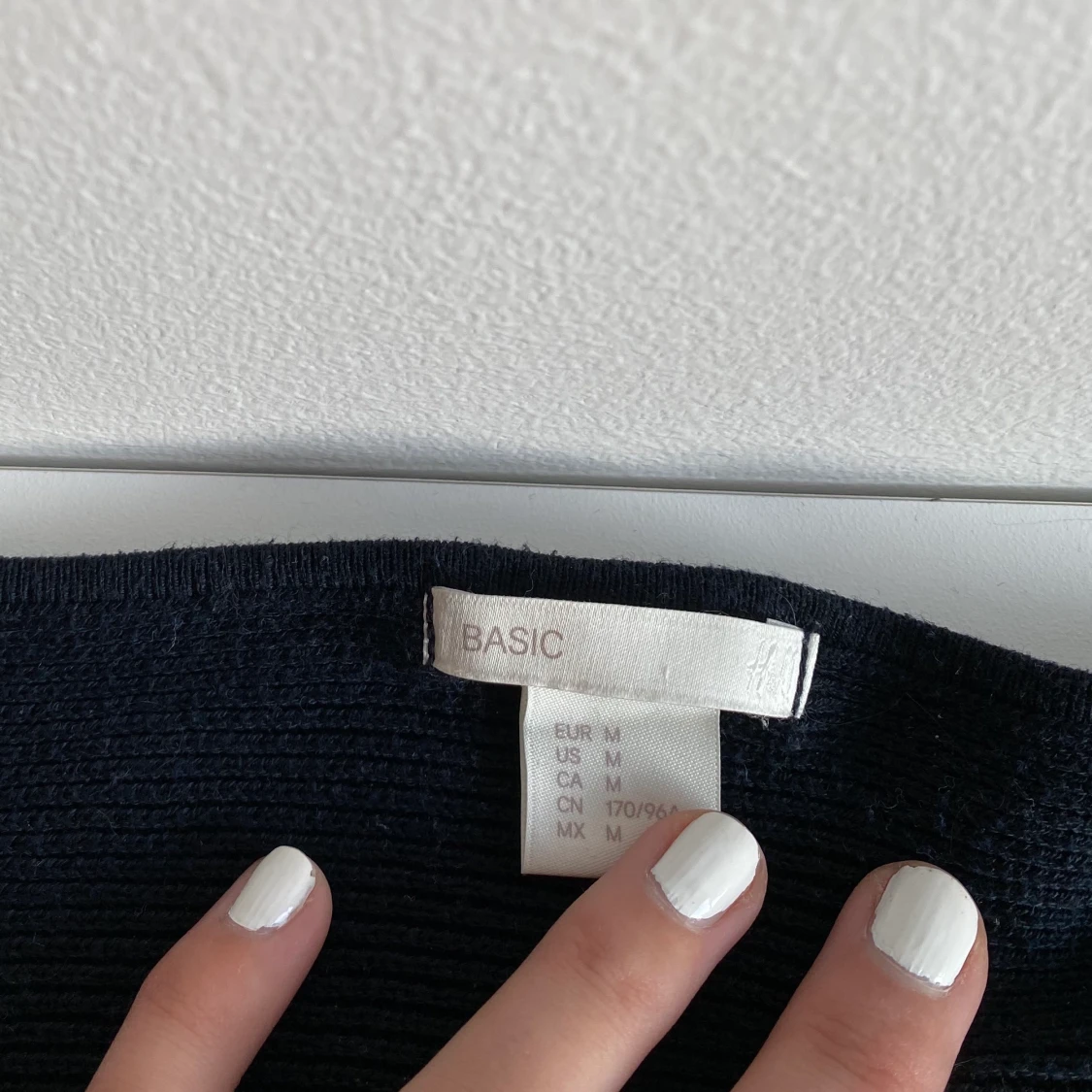 Marinblå stickad tröja Strl M - 91