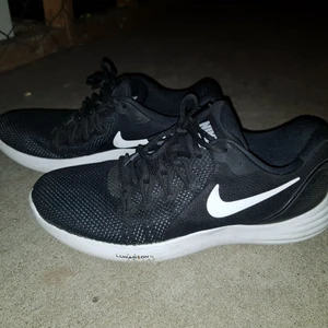 Adidas skor - Storlek 42