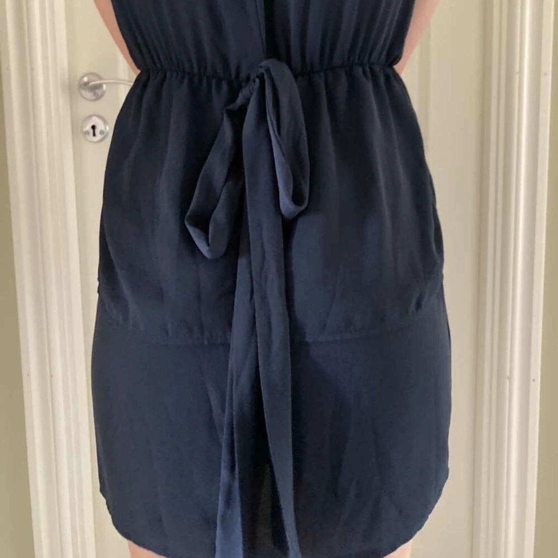 Marinblå klänning från Nelly  - 90