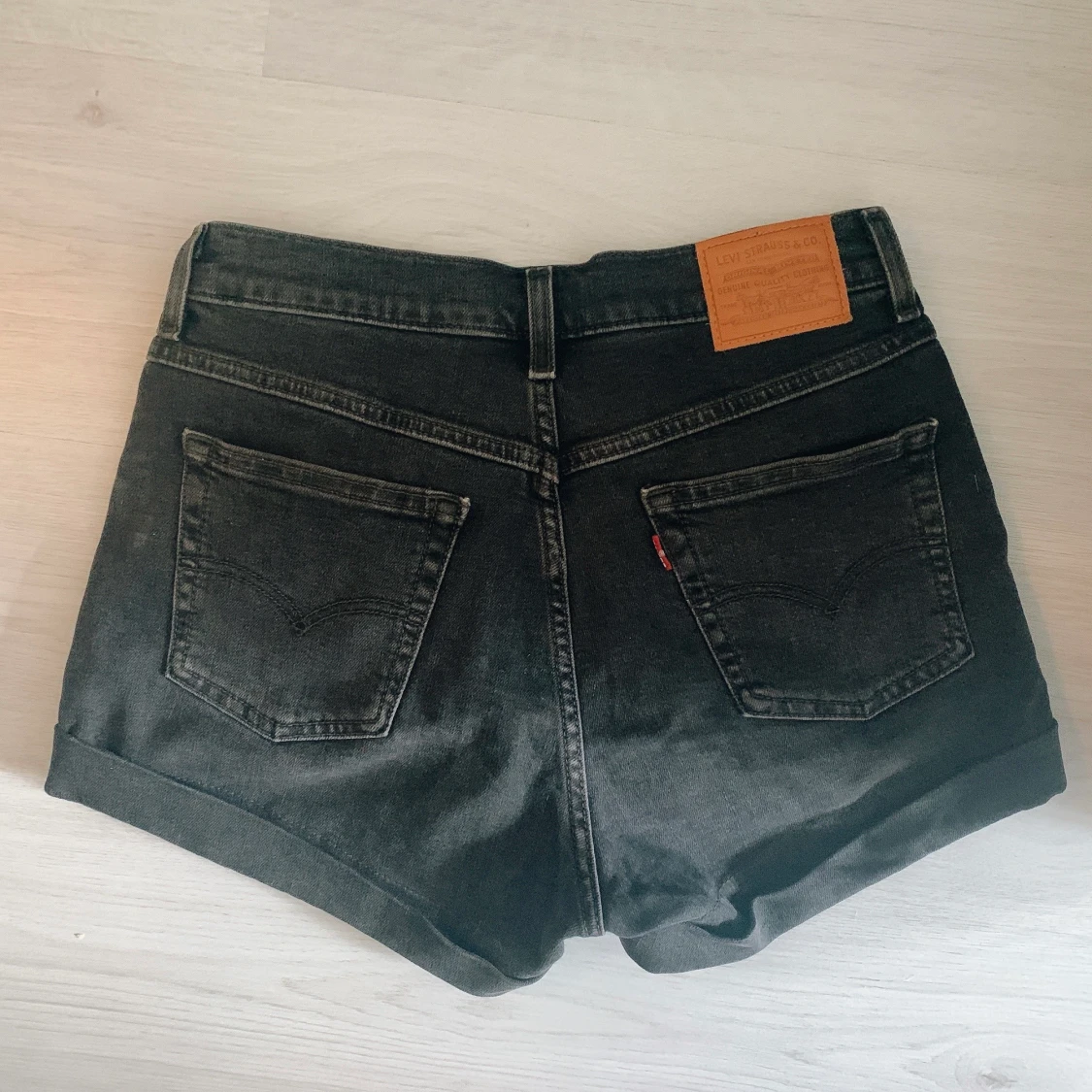 Levis svarta shorts