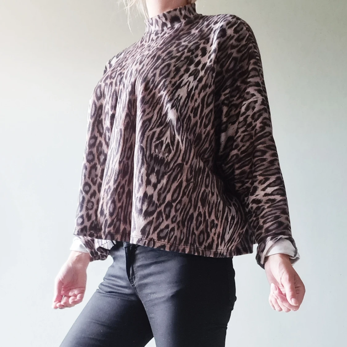 Leopardmönstrad tröja