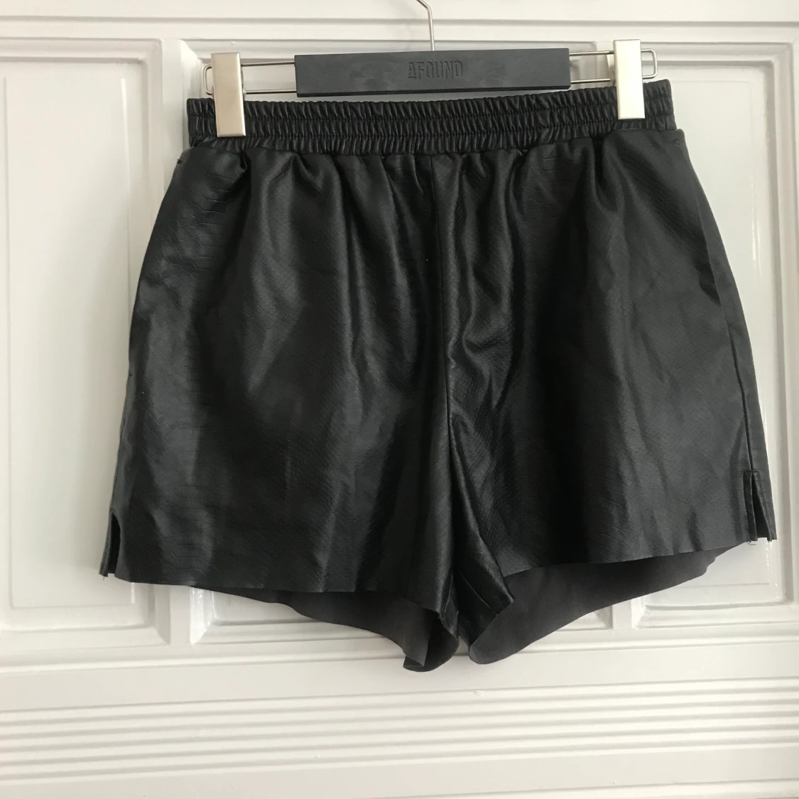 Monki shorts i PU-läder