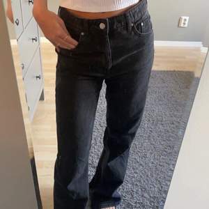 Snygga jeans från hm. Tyvärr både för stora och för långa på mig som är 163cm. De är en snygg rak modell