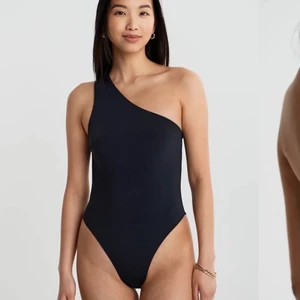 Svart enärmad baddräkt GRATIS FRAKT - Helt ny baddräkt från Gina tricot. Endast provad. Storlek M, passar mig bra (har storlek s vanligtvis). 350 ordinarie pris