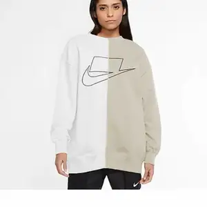Säljer denna sweatshirt i storlek L ( passar Mindre storlekar om man vill ha den oversized) jättebra skick ( slutsåld överallt)