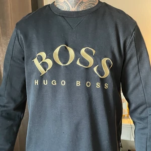 Hugo Boss - Storlek M, jätte bra skick. Ordinarie pris runt 1500-1800. Mitt pris 950