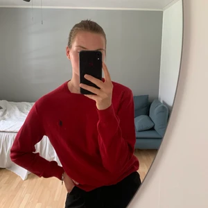 Ralph lauren tröja  - Hjälper min pojkvän att sälja sin tröja från Ralph lauren. Passar såväl kille som tjej. Aldrig använt och prislapp kvar. Kom med bud ☺️