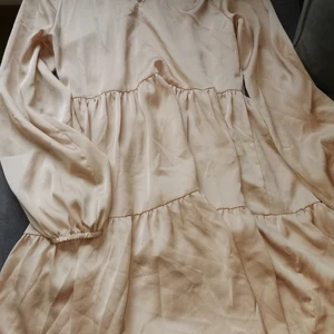 Klänning från Gina tricot  - Använd 1 gång 