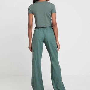 Linnebyxor Roxy  - Intressekoll på Linnebyxor från Roxy i grön färg, storlek xs💖