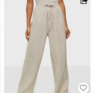 Linnebyxor  - Lägger ut på nytt pga oseriösa köpare. Säljer dessa supersnygga linnebyxor från Gina tricot då jag köpt ett annat par! Endast provade, lappar är kvar. Slutsålda överallt, så tänkte kolla intresset här innan jag skickar tillbaka dom!🥰❤️