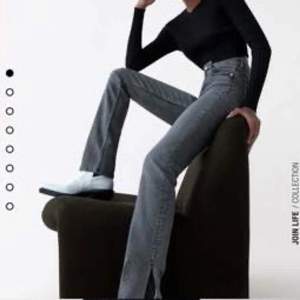 gråa tajta jeans med slits från zara, använda fåtal gånger. frakt ingår inte i priset