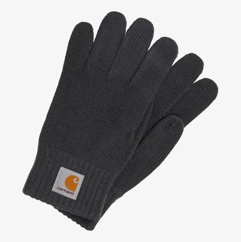 Nya Carhartt WIP Watch Gloves, vantar/fingervantar, färg ”Blacksmith” (mörkgrå). Slutsålda på Zalando. Fraktkostnad tillkommer, spårbar frakt 57kr eller frimärken 52kr.. Accessoarer.