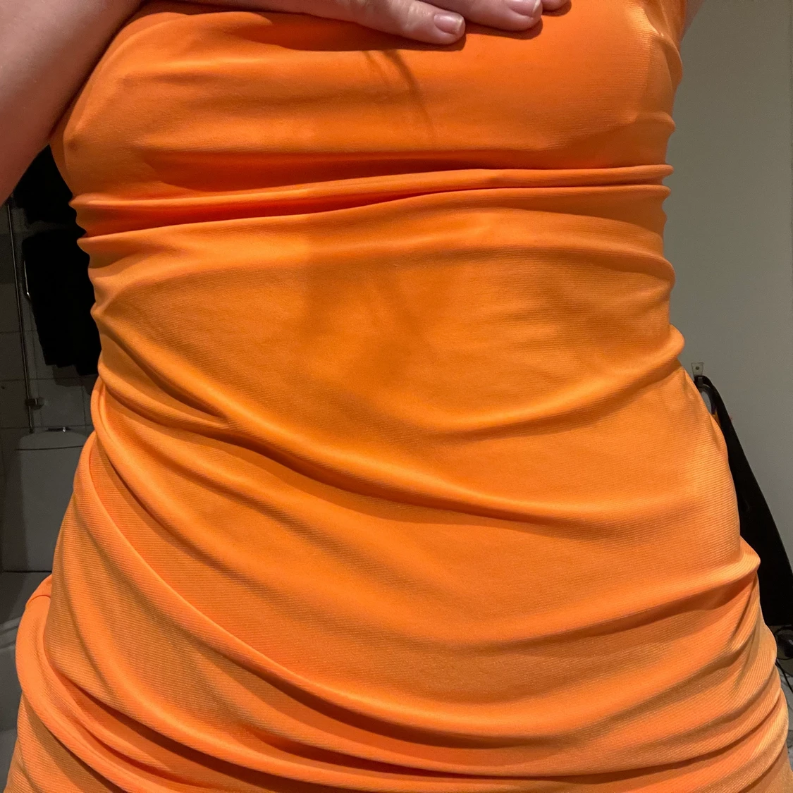 Jättefin orange klänning från Zara - 91