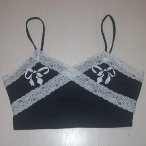 Linne - Ett linne från shein som jag beställde i fel storlek, Står storlek S men jag upplever den som Störe kanske M/L. Aldrig använt, Nytt skick