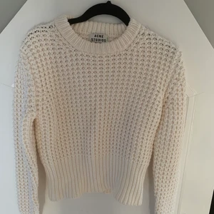 Acne sweatshirt  - Säljer denna stickade tröja från acne. Nyskick i storlek s💙