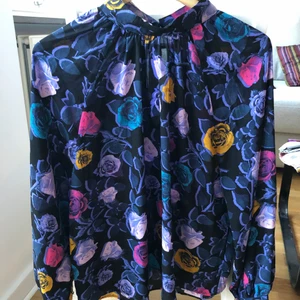 Monik blus strl M - Monik blus strl M Pris 200kr + frakt