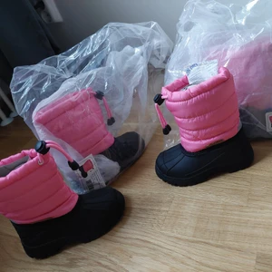 Vinterkänga  - Dem är tvåa par vinterkänga . Storlek 24    160 kr kr för varje par vinterkänga.