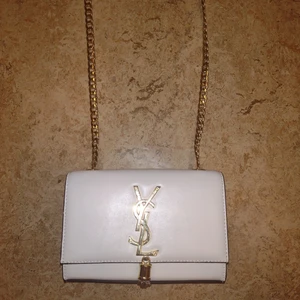 YSL - Säljer en jättefin kopia från YSL.. fin julklapp