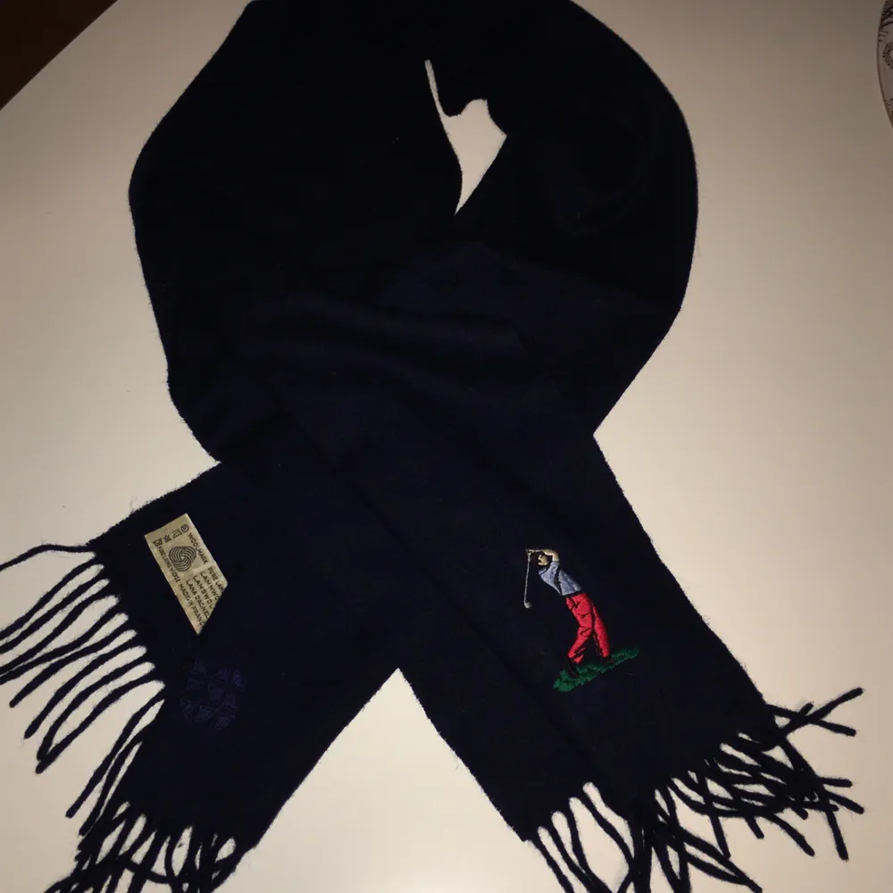 Ull scarf made in Italy . Accessoarer.