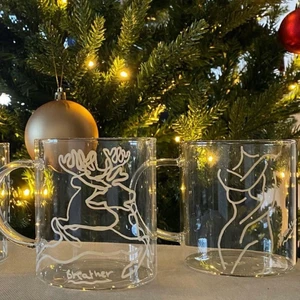 Glasmuggar  - Ni finns även renmuggar! Men självklart finns kroppar o blommor kvar! Den perfekta julklappen💫 1 för 75kr två för 135kr skicka vid intresse💕