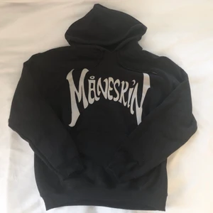 Måneskin-hoodie  - Hoodie från Måneskins merch 
