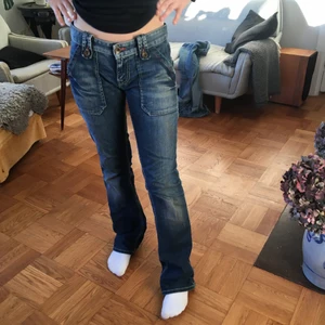 Jeans - Ett par as feta bootcut jeans från fornarina!!🧡