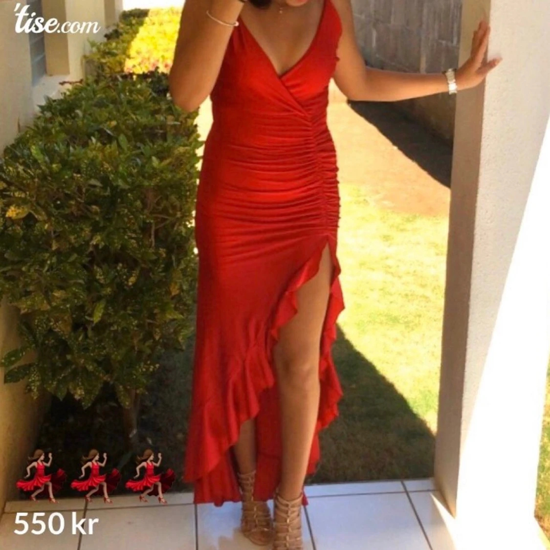 Röd aftonklänning med slits
