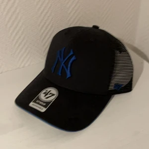 New York Yankees Trucker Keps, one size - Trucker Keps från New York Yankees, One size. Oanvänd. Nypris 250.