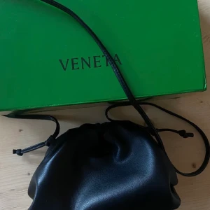 Bottega Veneta pouch  - I superfint skick. Pris kan diskuteras vid snabb affär. 