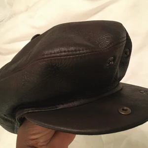 Vinter hatt av äkta får  - Vinter hatt av äkta får . Som ny