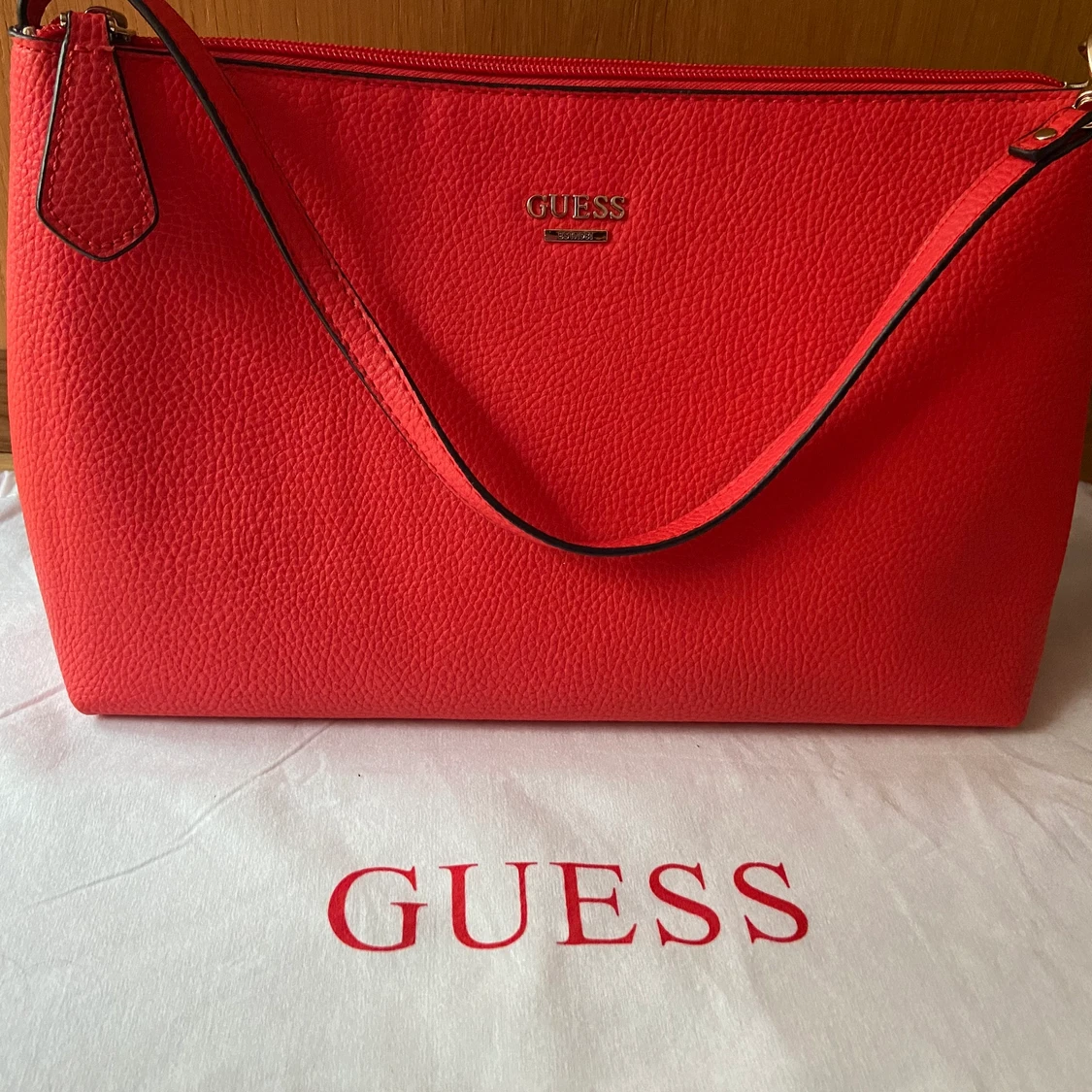 Guess handväska  - 91
