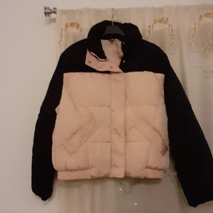 H&M Jacka - H&M Jacka. Har använt flera gånger bara